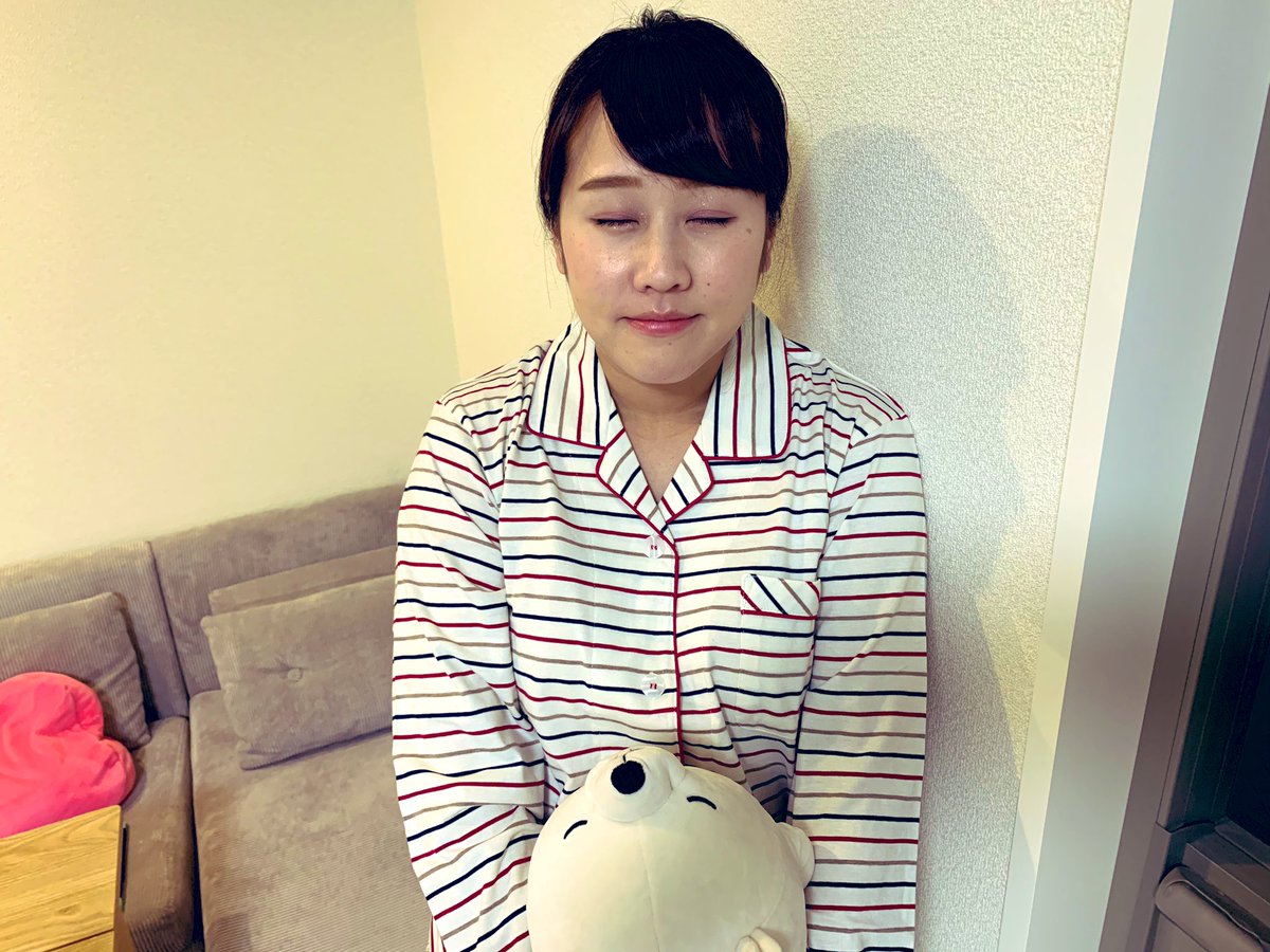 矢野みなみ フリーアナウンサー Twitterren 後輩のくみちゃんに パジャマ いただきました 寝てる風の顔 ひどいな 笑 自撮り 慣れない 変な画角 パジャマ 安定のlサイズ