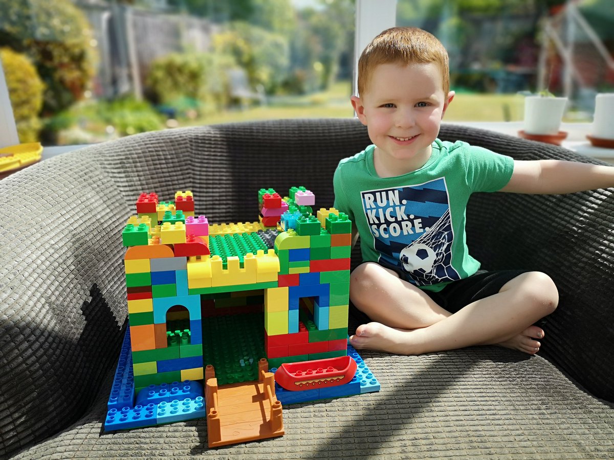 Queen Hayes castle ! <a href="/DebHayes25/">Deborah Hayes</a> <a href="/AvonwoodEYFS/">Avonwood Primary School EYFS Team</a>