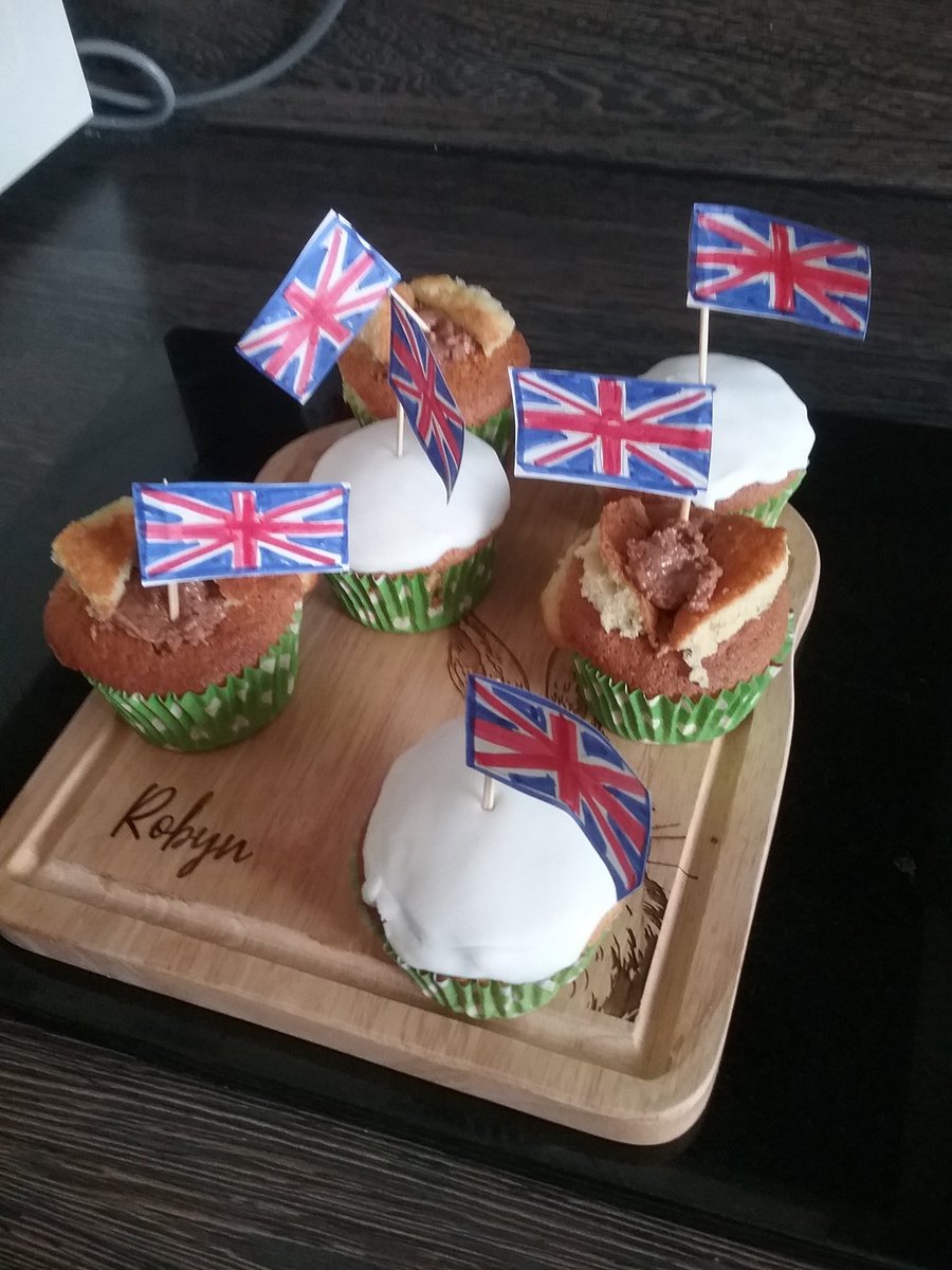 40darren's tweet photo. @MrsKerrJLPS VE day buns https://t.co/dHUe0pmnx8