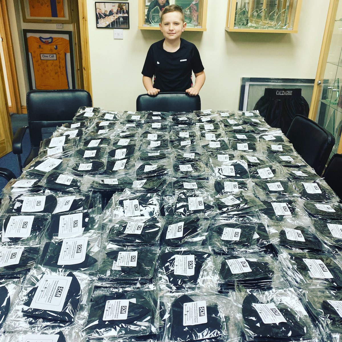 SourceControlM2's tweet photo. Charlie helping out labelling up some Original Source Control Masks its amazing what the promise of V: Books does for motivation 😃
https://t.co/8hqb2mW1GQ
£5 donated to our NHS with every 5pk purchased & with FREE UK DELIVERY 🚚
#FaceMasksForSale #facemask #sourcecontrolmasks https://t.co/o3m2NQfcf6