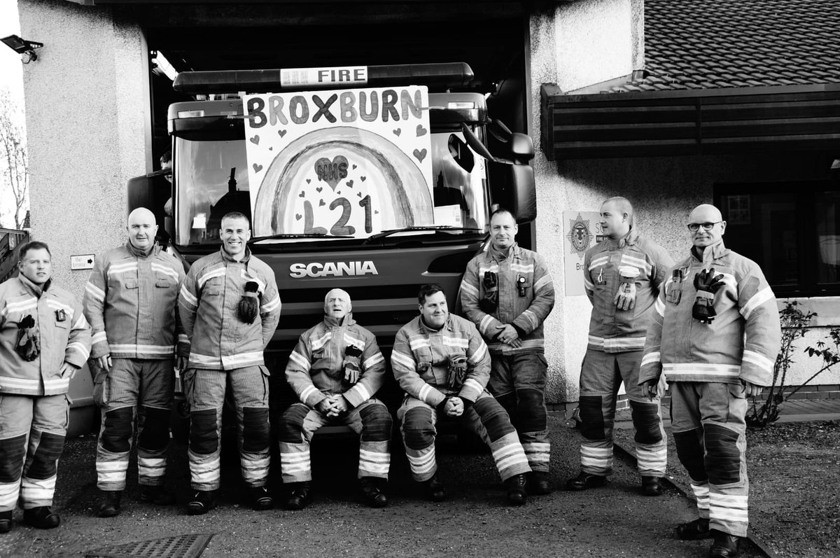 BroxburnFire's tweet photo. The crew showing our appreciation for all NHS workers but particularly Nurse Kirsty Gordon, wife of CC Barry Gordon who was celebrating her birthday. Joined by the amazing Tommy McClellan playing the bagpipes. Please continue to stay safe. https://t.co/UWH4MIgBZr