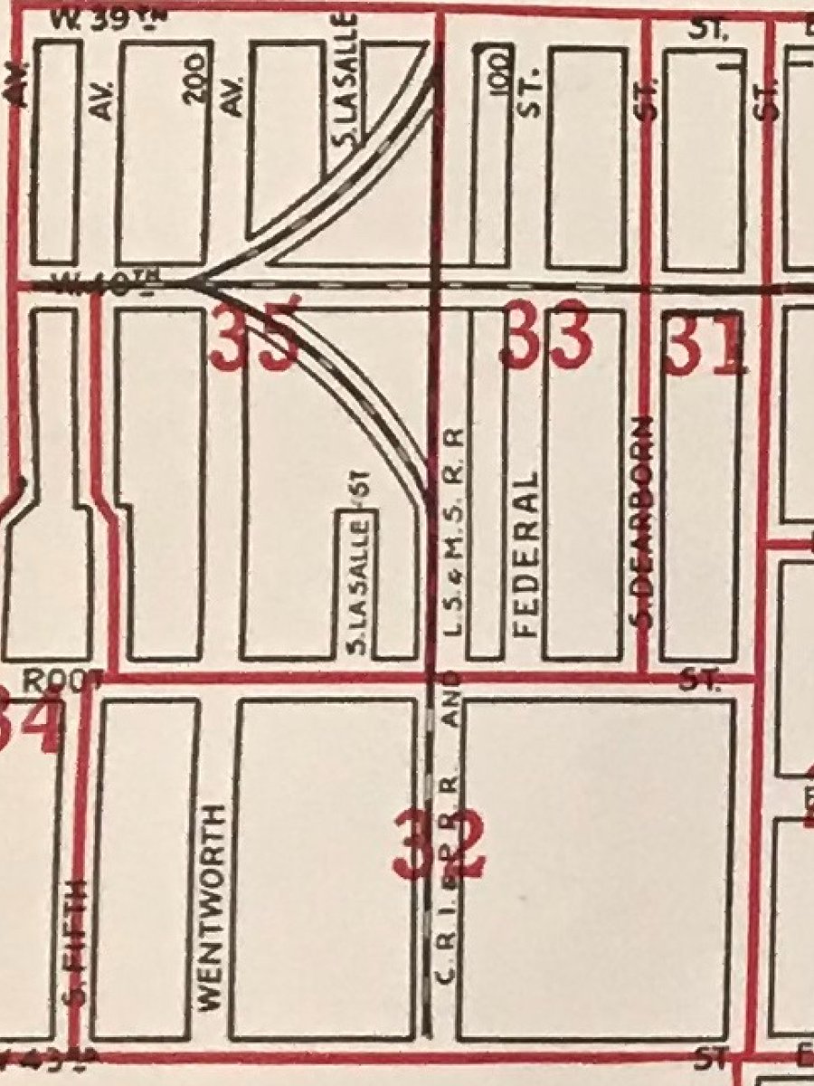 lwinling's tweet photo. Following up on this work from yesterday, I was researching two voting precincts on the South Side, comparing their mayoral election results in 1919 and their demographics from the 1920 census. The two precincts in question are in the 3rd ward, precincts 33 and 32. https://t.co/3pStmE3b0s