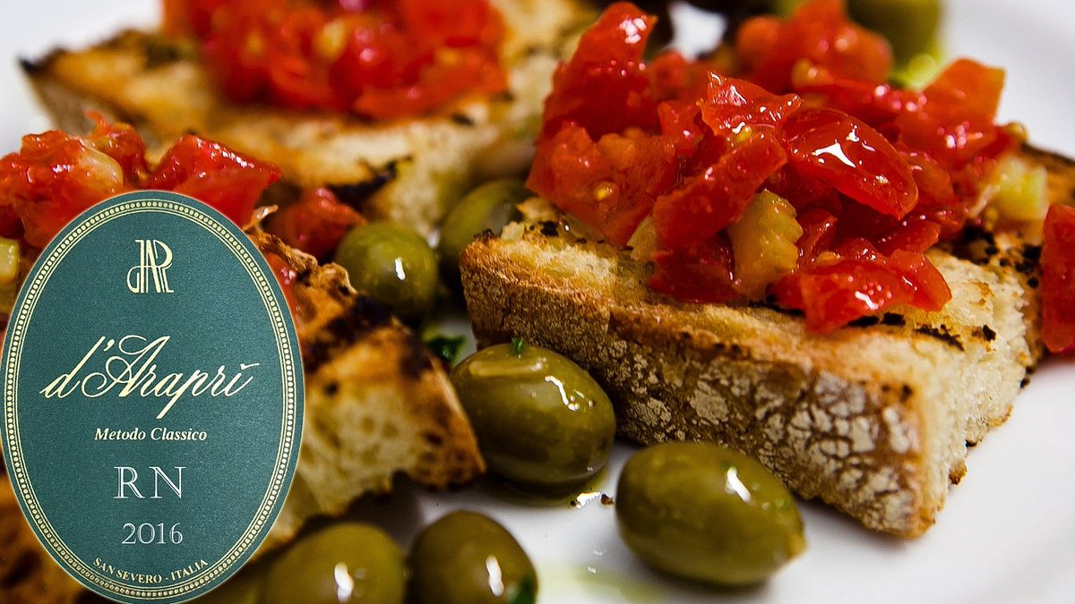 dArapriSpumanti's tweet photo. semplicità e #chilometrozero : #bruschetta con #panedafornoalegna #pomodorini e #olive & #bollicine da #uveautoctone #bombinobianco #metodoclassico #RN2016 #daraprì #abbinamentocibovino #enjoydarapri #weareinpuglia #wineistagram #biancadipuglia2020 https://t.co/XooDPySefb