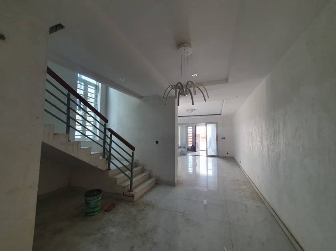 TShobiyi's tweet photo. _*URGENT SALE (@AKORA VILLA OFF ADENIYI JONES, IKEJA LAGOS.*_

_LUXURIOUS WELL BUILT FOUR (4) BEDROOM SEMI DETACHED DUPLEX WITH B/Q

_Well maintained fully fitted, four (4) bedroom, two (2) living room, store, fully fitted kitchen .

_*PRICE : #95million asking*_

_*📞09026494990 https://t.co/Y0zXLhciUZ