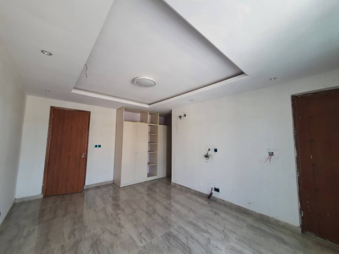 TShobiyi's tweet photo. _*URGENT SALE (@AKORA VILLA OFF ADENIYI JONES, IKEJA LAGOS.*_

_LUXURIOUS WELL BUILT FOUR (4) BEDROOM SEMI DETACHED DUPLEX WITH B/Q

_Well maintained fully fitted, four (4) bedroom, two (2) living room, store, fully fitted kitchen .

_*PRICE : #95million asking*_

_*📞09026494990 https://t.co/Y0zXLhciUZ