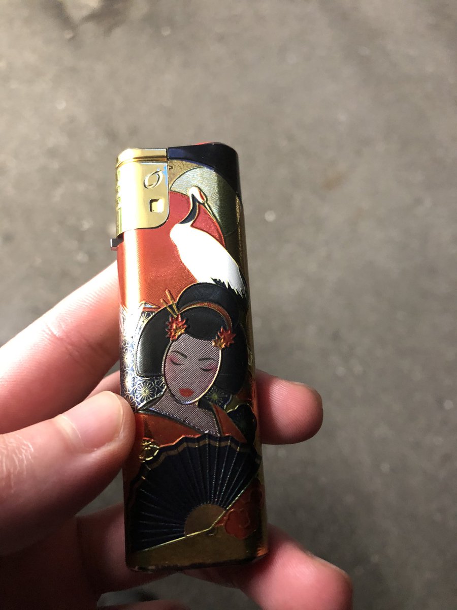 樹咎 Twitter वर コンビニ行ったら俺の好みの柄のライターあったからそく買いしたよね 和柄っていいよね