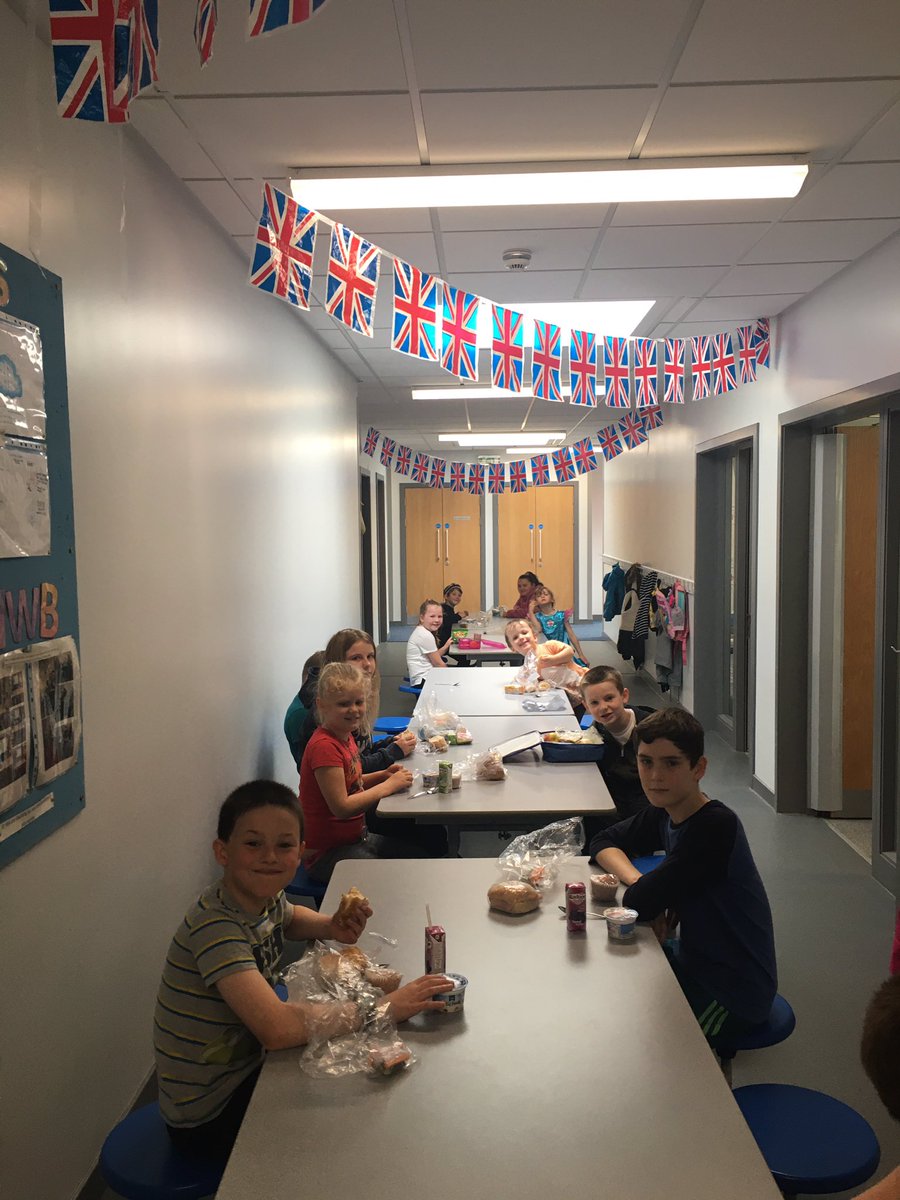 HubMillbank's tweet photo. Street party lunch at Millbank Hub. https://t.co/hkOwv2CBw8
