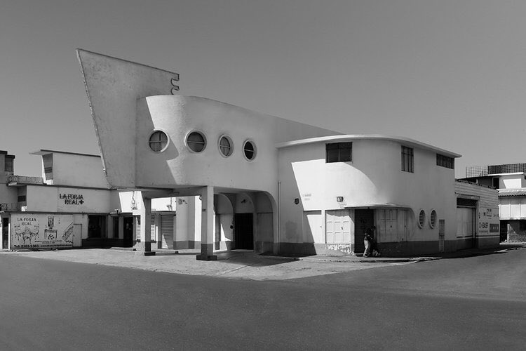 fraisku's tweet photo. #ViernesDeArte
Desde 2009 el fotógrafo #JeanMolitor rastrea las conexiones globales y el intercambio e influencia de la #Bauhaus a nivel mundial,
que presenta en su serie:
‘Bau1haus-die moderne ín der welt’,
Y libro publicado en 2018,
📷 1-2,Guatemala-1935
��� 3 Helsinki-1933 https://t.co/SsMxmZPEc5