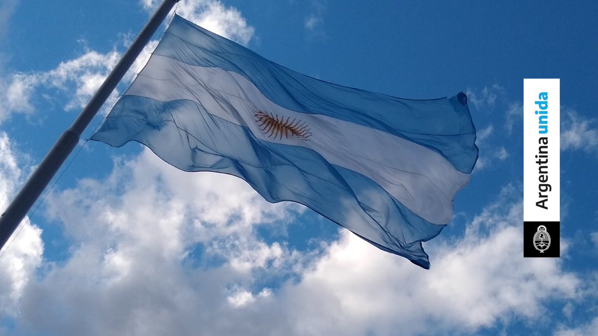 SantiagoCafiero's tweet photo. La deuda fue tomada de forma irresponsable, en poco tiempo y se convirtió en una carga que impide el desarrollo.

No queremos que pagar suponga postergar a más argentinos y argentinas. 

Nuestra propuesta es sensata: primero tenemos que crecer.

#DeudaSostenible #FuturoSostenible https://t.co/GTvOFW0xJZ