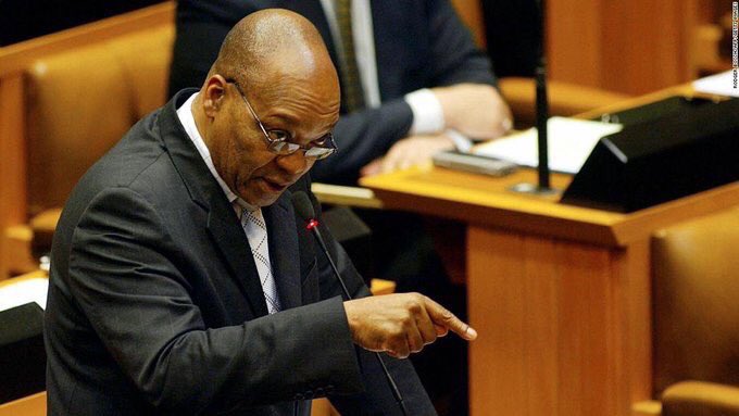 AdvoBarryRoux's tweet photo. Things you need to share before you start dating:

1. HIV Status
2. Any illnesses or mental disorders
3. Criminal record status
4. If you have kids. #PriceToPay https://t.co/MLgAFeZRX3