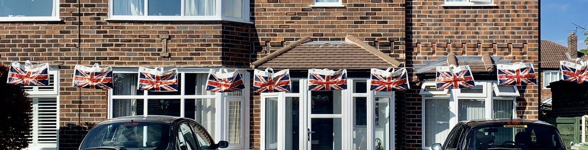 moosimp's tweet photo. @AldiUK No plastic bags were hurt in the making of this environmentally friendly bunting 🇬🇧👌🏼🙌🏼 https://t.co/Yj1Axwfwhq