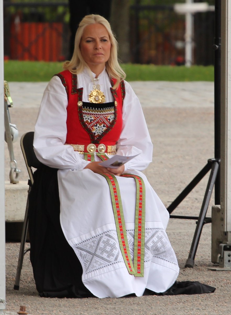 HRH Crown Prince Haakon & HRH Crown Princess Mette Marit during today’s event in memory of the 75th anniversary for the liberation of Norway. 

Photo: Oskar Aanmoen / @RoyalCentral 

@CrownPrincessMM