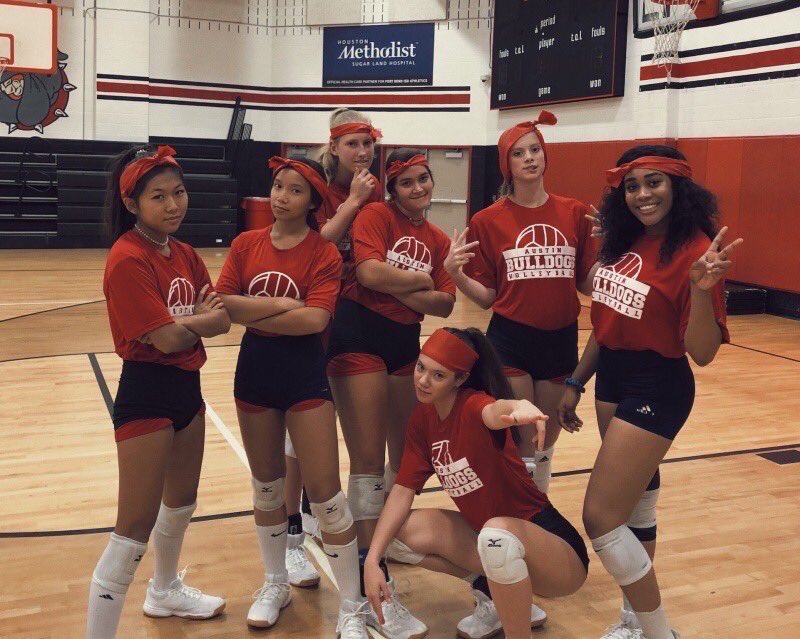 Go confidently in the direction of your dreams. Live the life you imagined. - Henry David Thoreau 
You gotta have confidence to rock those outfits