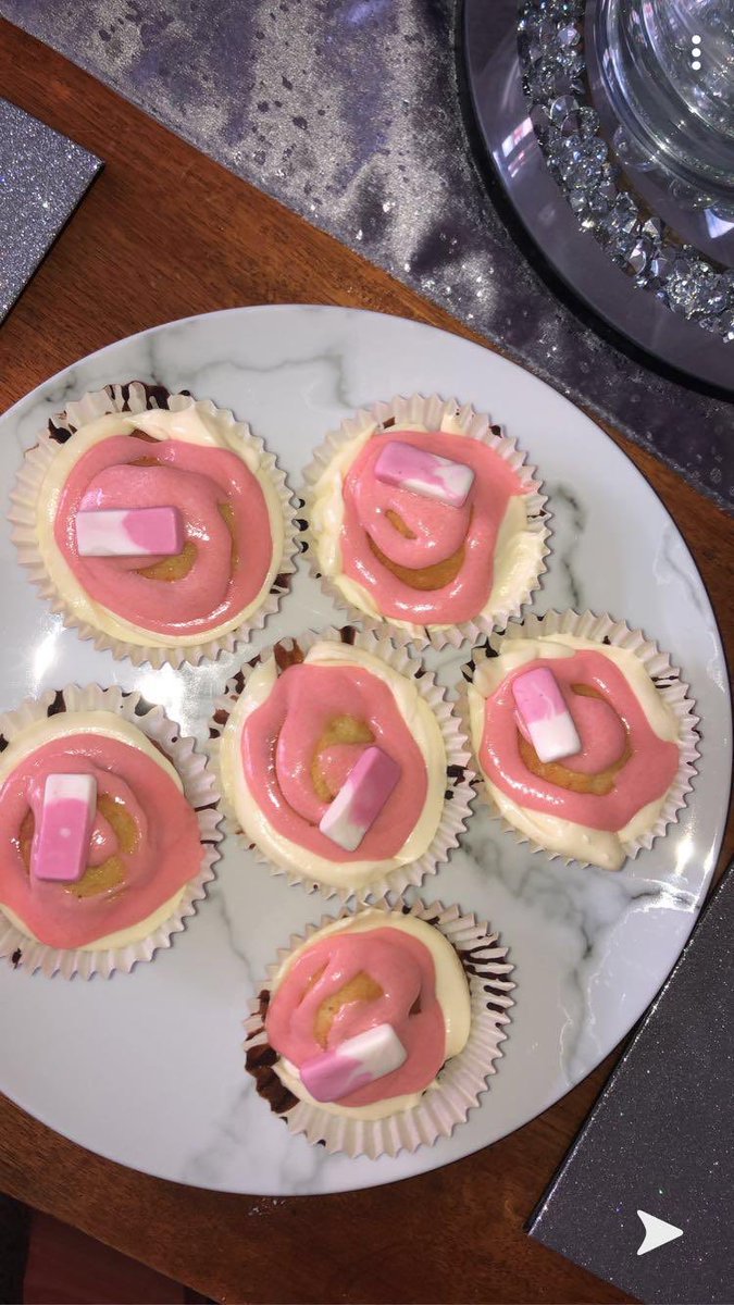 Girl_Talk_UK's tweet photo. Baking with my little brother is the best♥️ https://t.co/i664YqHef7
