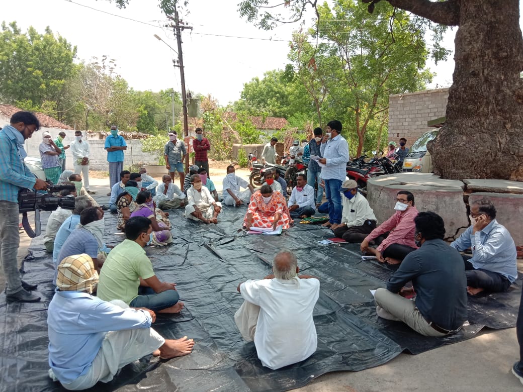 Tahsildar_RMD's tweet photo. Good evening sir. Conducted Socio Economic Survey and  LA PN 11(1) Gramsabha in the presence of RDO sir for an extent of 29.34 gts at Thirumalapur  G.P., Ramadugu Mandal.  Tahsildar, MPDO, DyEE, Sarpanch,Mptc and land loosers attended the Gramsabha and informed the contents of PN https://t.co/dIZ6Wyxhel
