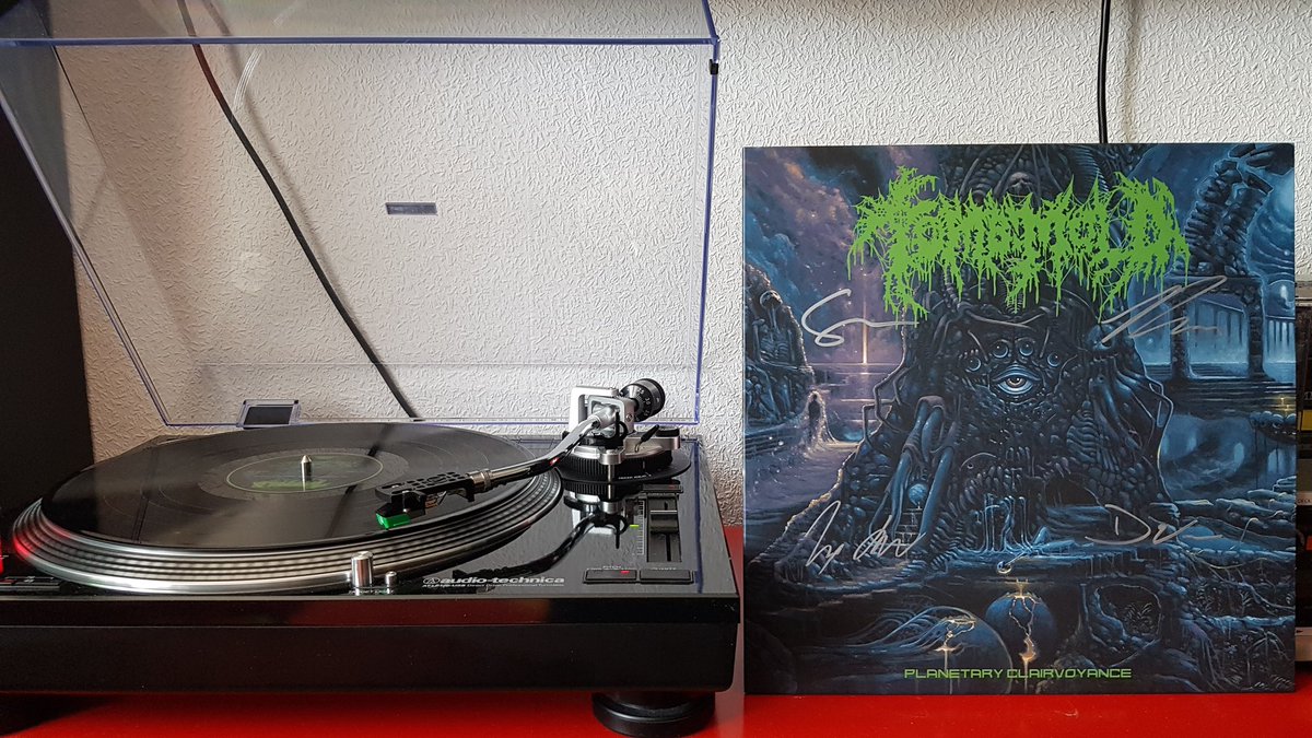 thetrueMeduson's tweet photo. #NowPlaying
TOMB MOLD - Planetary Clairvoyance
Got this one signed when I saw them live! 🤘🏻
#tombmold #planetaryclairvoyance #deathmetal #oldschooldeathmetal #cosmicdeathmetal #vinyl https://t.co/4B5Y9bZA4y