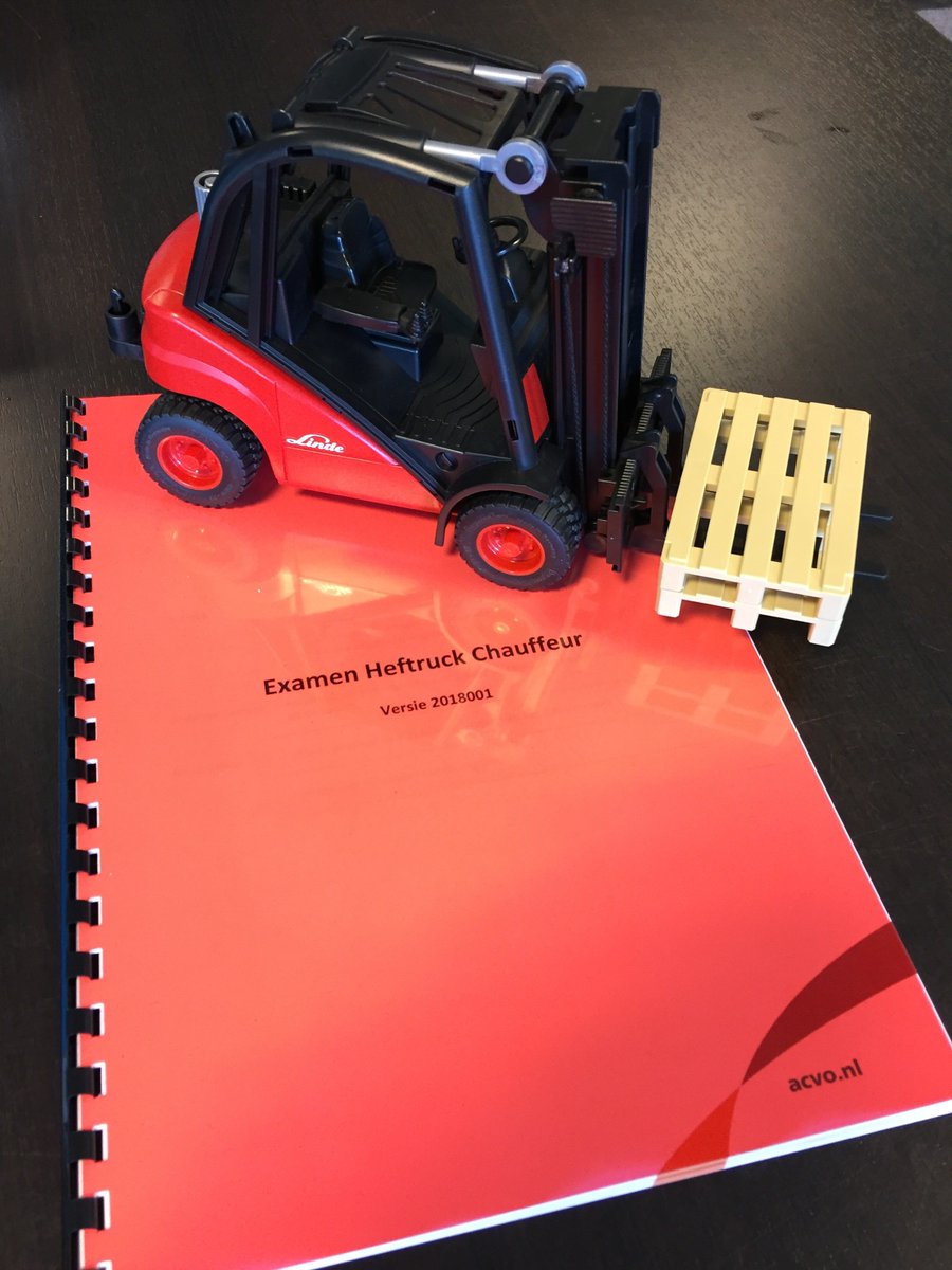 Het is vandaag de 'Dag van de Heftruckchauffeur'! Zijn uw heftruckchauffeurs goed opgeleid als het om veiligheid? Lees meer: acvo.nl/diensten/oplei… #heftruckopleiding #veiligwerken #veiligheid