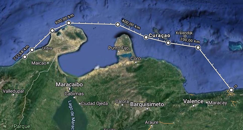 Les vedettes qui ont embarqué les mercenaires ont eu comme point de départ Riohacha/Colombie, avant de longer 800 km de côte.À l'évidence, les mercenaires ont utilisé les eaux territoriales des trois îles néerlandaises au large du Venezuela pour transiter sans se faire repérer.