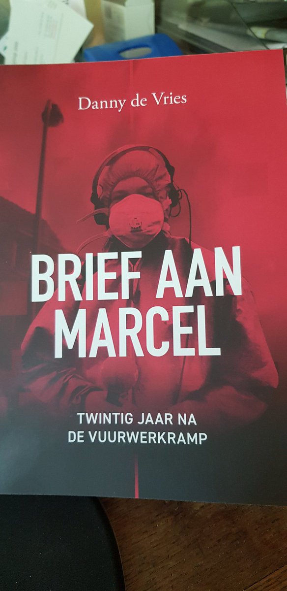MartinSTNBK's tweet photo. Kippenvel en herinneringen komen boven bij lezen van dit boek. Morgen tussen 9 en 10 doet @drsDannydeVries zijn verhaal op radio oost #rtvoost. https://t.co/v6CAeYx2kv