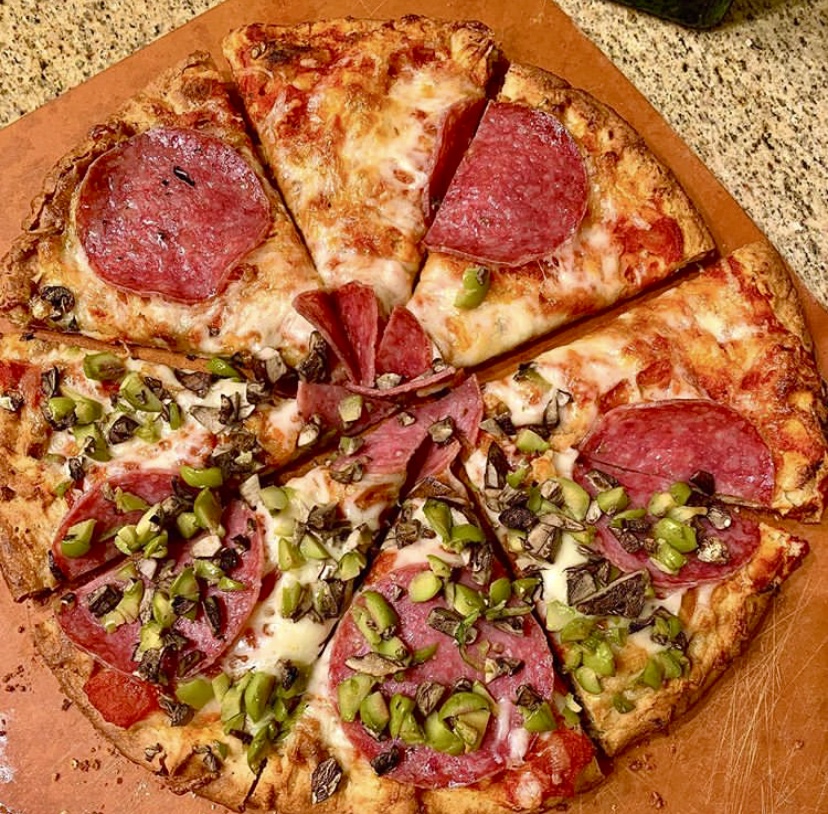 Cauliflower pizza creation from @thefoodleidy 🍕