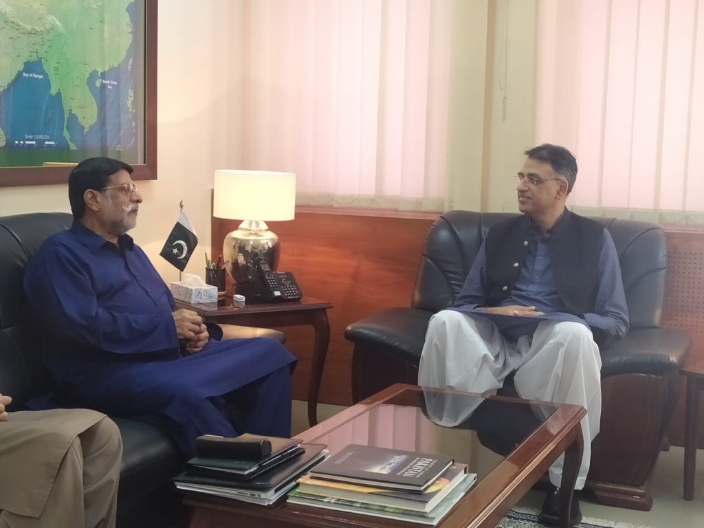 TeamSoomro's tweet photo. Federal Minister for Privatization Sardar MuhammadMian Soomro (@SmmSoomro) in a meeting with Federal Minister for Planning, Development and Special Initiatives Mr. Asad Umer (@Asad_Umar) regarding issues of Privatization

@PTIofficial @TeamSoomro https://t.co/qu2AzWGc1w