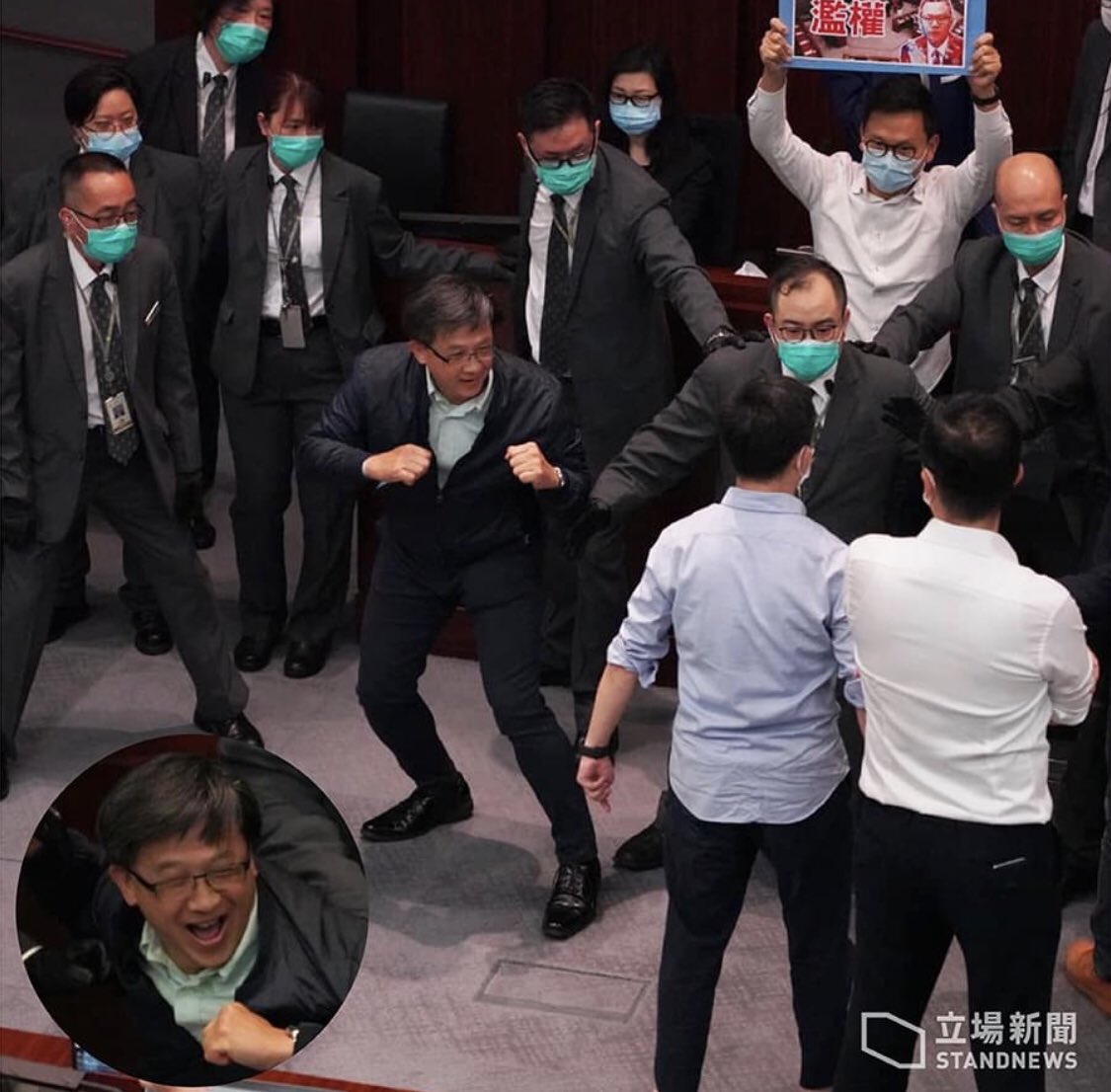 ltshijie's tweet photo. 今天親共的香港立法會內務會議員上演「全武行」，將民主派議員抬離會場，親共的李慧瓊自命內務會主席。過去六個月民主派利用規則抵制選舉新內務會主席。中共急於安排新主席，企圖在本屆內務會還有三個月到期之前強行通過一系列剝奪香港民主法案，遭民主派頑強反對。現在中共不惜使用武力改變立法會了。 https://t.co/XnlTmoJMbl