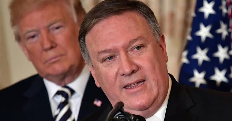 Mike Pompeo, le secrétaire d'Etat de Trump, nie lui aussi en bloc, mais affirme qu'il fera tout son possible pour rapatrier les deux américains détenus au Venezuela.