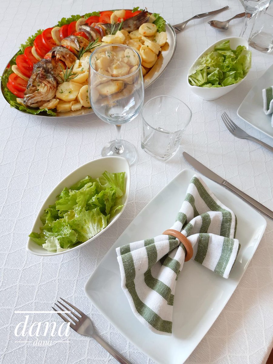 DannaR1963's tweet photo. Brancin iz pećnice
•
•
•
#homedesing #desing #home #settingtable #homedecor #tablesetting #seabass #recipe #recept #brancin #onion #potato #foodblogger #lunch #lunchtime #potato #salad #lemon #fish #oil #flour #oliveoil #bakingpaper https://t.co/XkCp8GvEjI