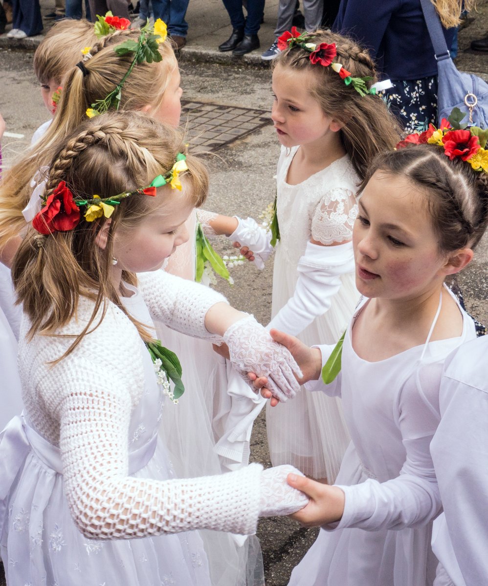 RogerDriscoll's tweet photo. Helston Flora Day 8 May 2019 #helston #floraday #furrydance #cornwall #halantow Hoping for a return to this  in May 2021! https://t.co/Gyw0pzyIbq