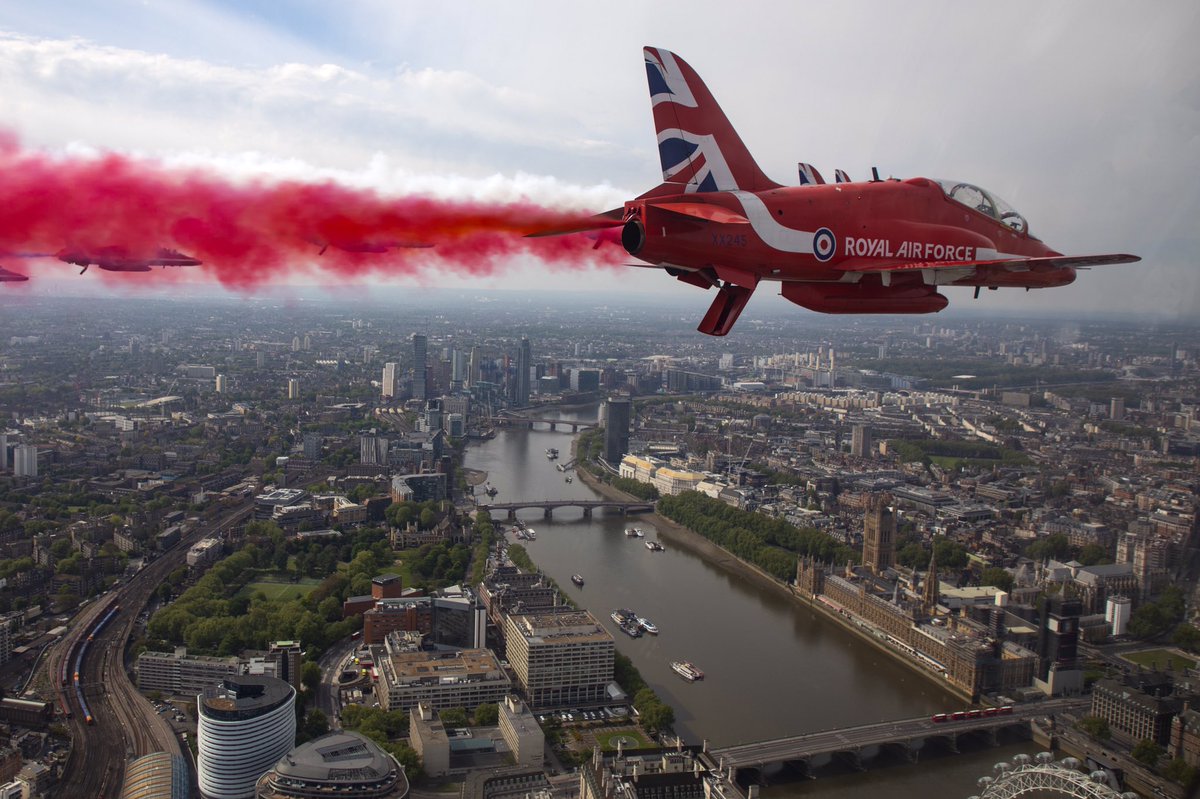 The Thames, Westminster and #London Eye as seen from Red 8’s jet during today’s flypast marking the 75th anniversary of VE Day. Pic by SAC Hannah Smoker. #VEDay75 #VEDay #ThisIsYourVictory #RedArrows