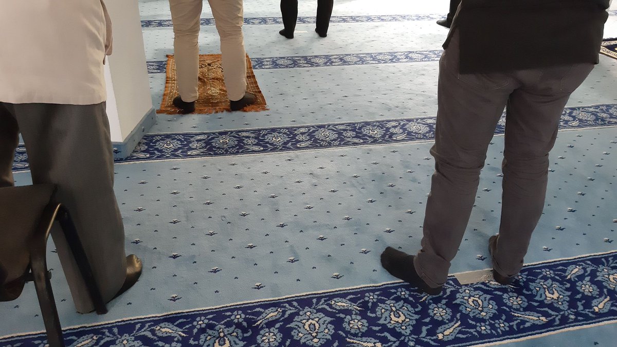FurqanMuhammed's tweet photo. AvmSerbest CamiYasak

Almanya'da daha demin cuma namazını kıldık. Herkes tedbire riayet etti, maske ve sosyal mesafe ile kılındı, girişte ise desenfekte ettik ellerimizi.

Bu şimdi burda mümkün de Türkiye'de mümkün değil mi? https://t.co/divT7Bg9ho