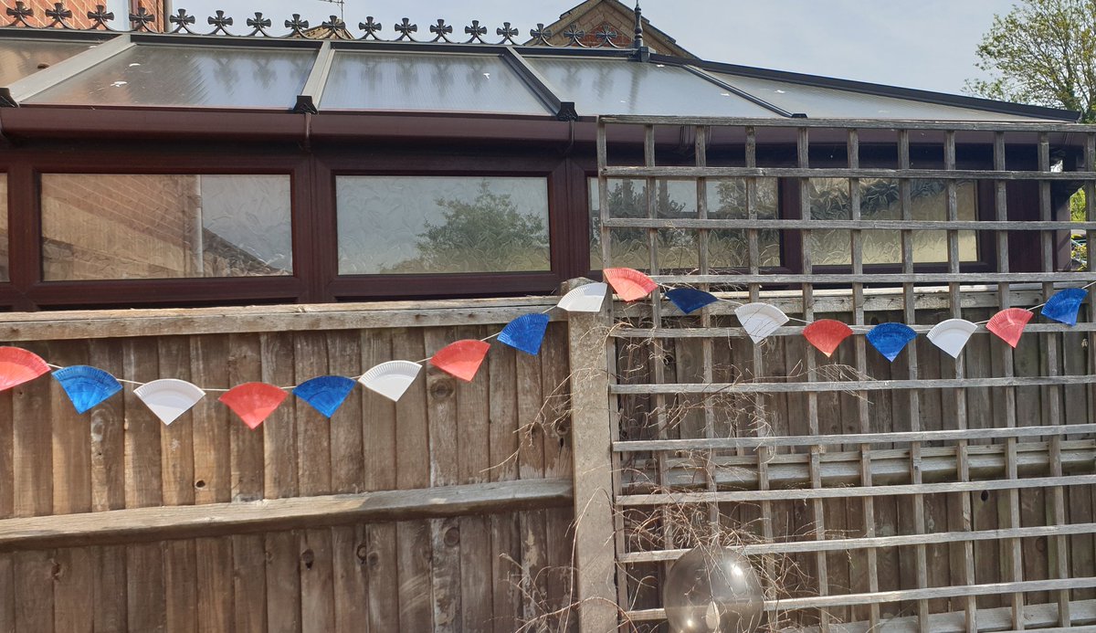 Laura Catchpole tweet media