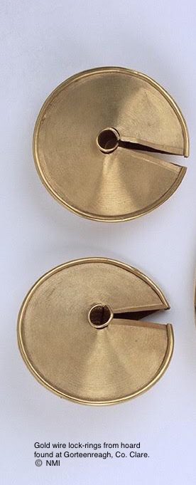au_ireland's tweet photo. #prehistoricgold Lock-rings have been found mostly in pairs in Ireland, Britain &amp; France, made from both sheet metal and wire. Irish examples made exclusively from fine strip-twisted wire vary from 18-100mm D. Function? Not sure but they are examples of superb LBA goldsmithing. https://t.co/lg6QpSrD6y