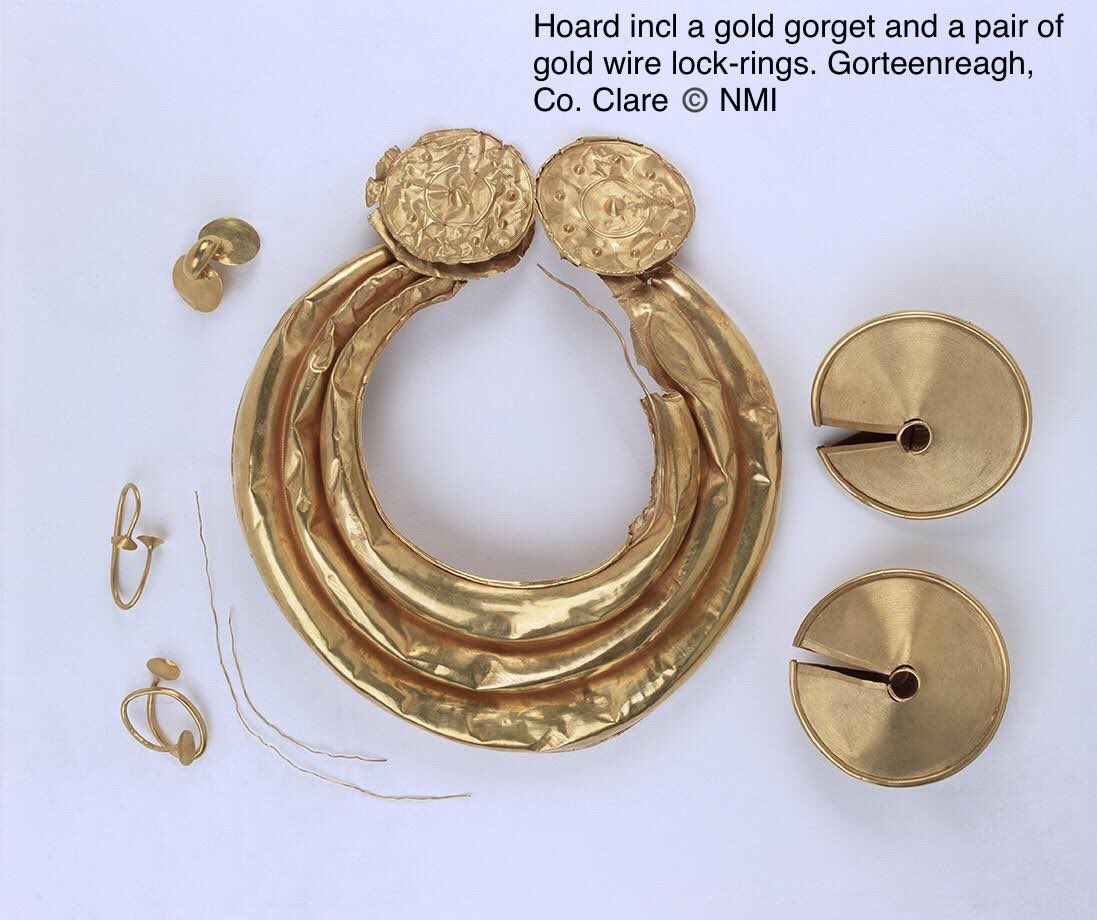 au_ireland's tweet photo. #prehistoricgold Lock-rings have been found mostly in pairs in Ireland, Britain &amp; France, made from both sheet metal and wire. Irish examples made exclusively from fine strip-twisted wire vary from 18-100mm D. Function? Not sure but they are examples of superb LBA goldsmithing. https://t.co/lg6QpSrD6y