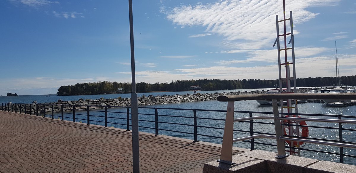 SariPykala's tweet photo. Kävelyllä Vuosaari kaverin kanssa ! #nautiskelua #Helsinki # https://t.co/0C4SUe3eBs