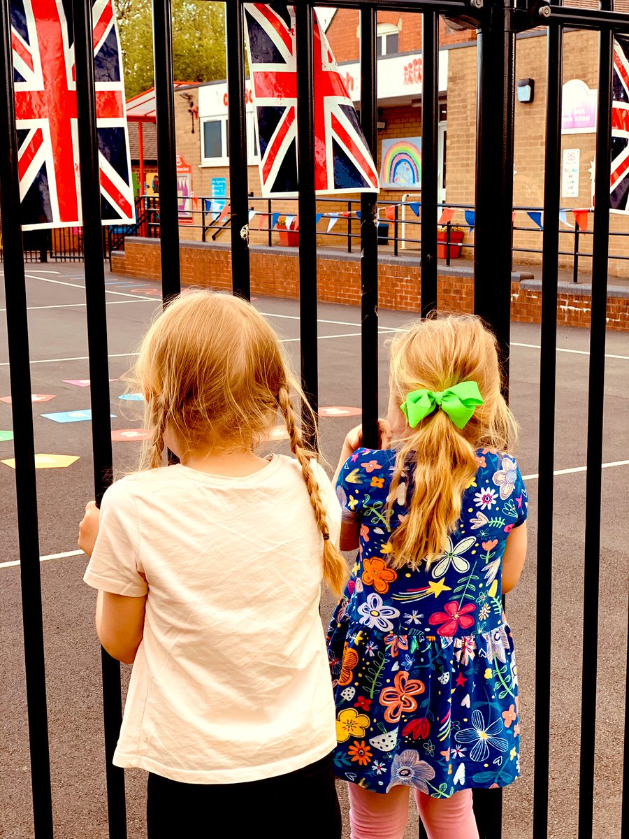 <a href="/KensingtonRoyal/">The Prince and Princess of Wales</a> #HoldStill2020 Our girls are missing school, their teachers and their friends! 😢