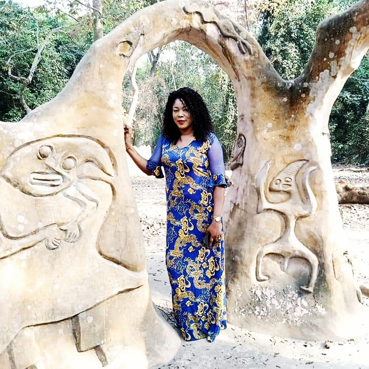 NaijaExplorerss's tweet photo. Abby Keras at the Osun Osogbo Scared Grove &amp; the Amajiji bridge which has been in existence since 1935,the bridge is made of metal 

The grove is an organically evolved cultural landscape that is associated with the Yoruba traditional religion and culture in Osun state of Nigeria https://t.co/hdzSk6MeBN