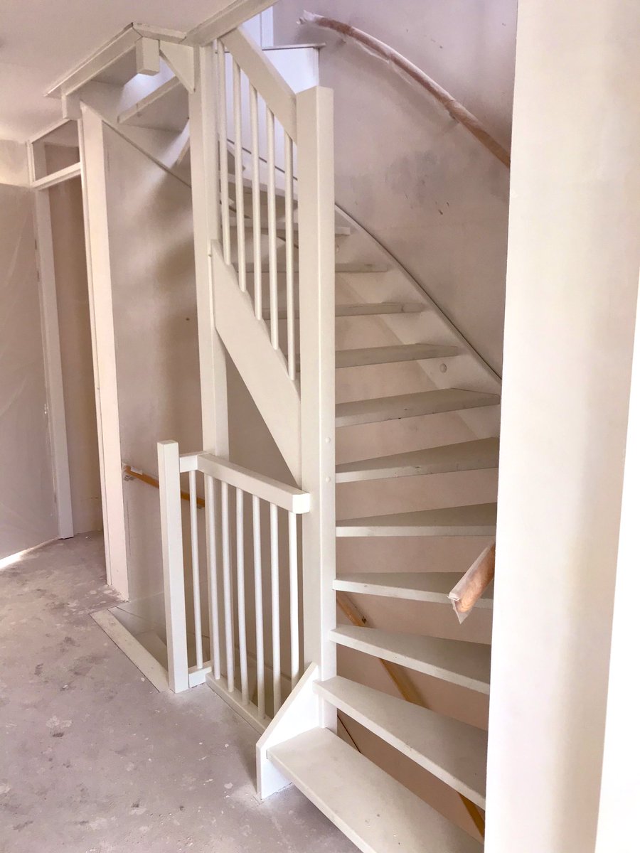 StijnenMatthias's tweet photo. De woningen aan het Balkon van Maassluis 23 staan er goed bij. Vandaag de eerste trappen gespoten. In week 21 starten met de eerste voorschouwen. #maakIQ @WaalBouw https://t.co/ukCefGQ7LX