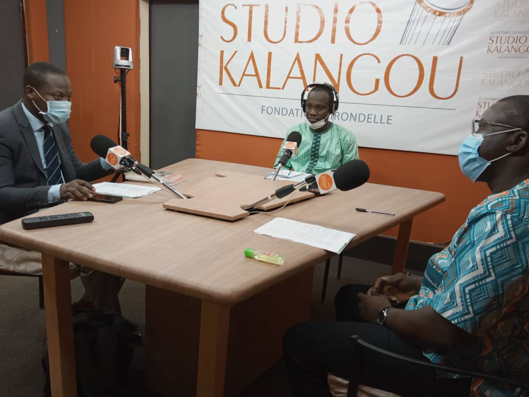 rasapres's tweet photo. #Niger🇳🇪le Rasapres Dih- Dh, la croix- rouge nigerienne et le CICR  engagés dans la lutte contre le #covid19 et la #diffusion du #Droit #international #humanitaire
#Merci au studio #Kalangou pour l'invitation.
#Rasapres_dih_dh
#Croix_rouge_Nigerienne
#CICR
#Kalangou
#Stop_Covid19 https://t.co/6HBqZh9gdu