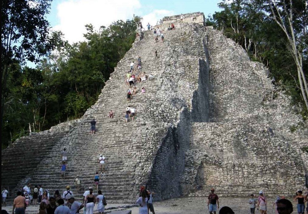 ClaudiacubaG's tweet photo. Coba, junto con Chichén Itzá o las ruinas de Tulum, son las excursiones imprescindibles de la Riviera Maya. Merece la pena visitarlo porque posee la pirámide maya más alta de la península de Yucatán donde aun se puede subir y contemplar un paisaje verde infinito.
#1GIATporelmundo https://t.co/4Jsbk8jT94