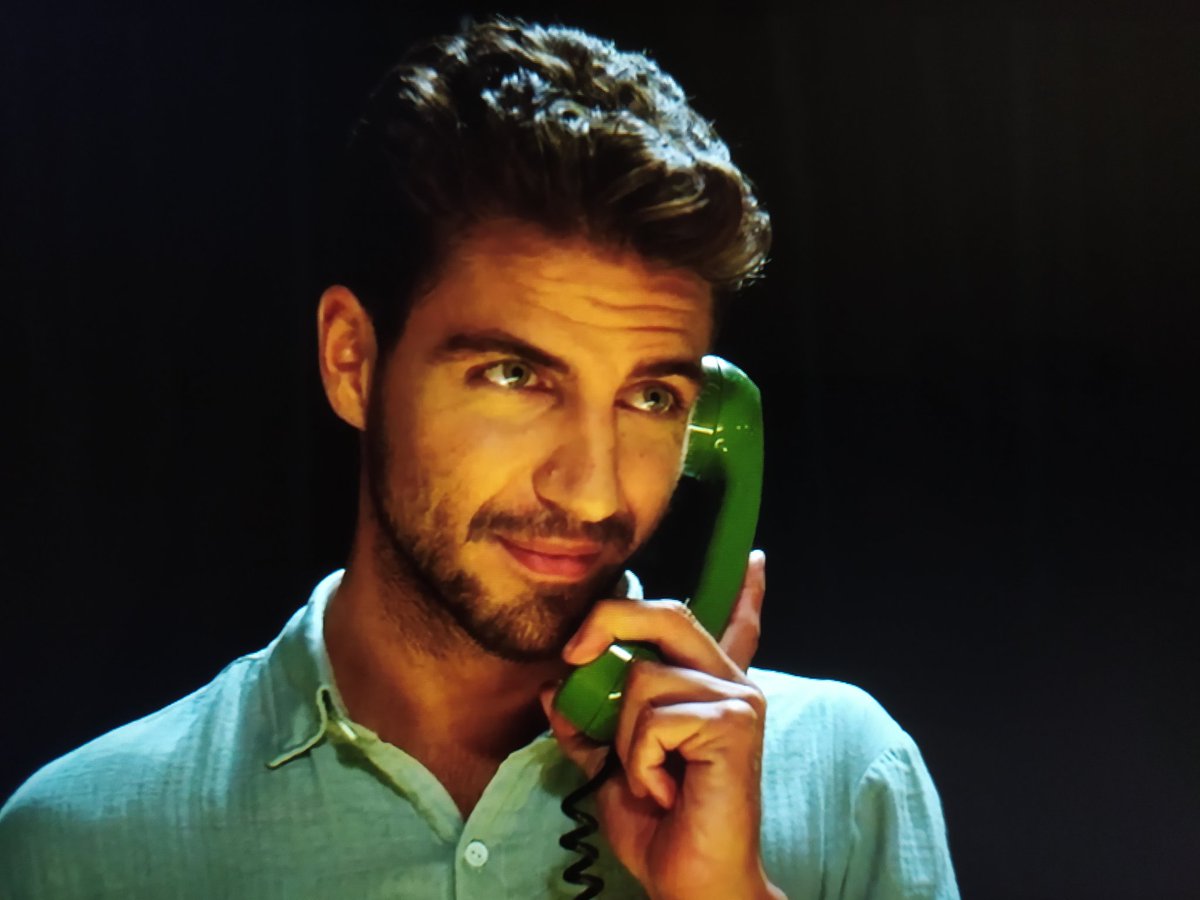 Víctor: "Esto es lo que pasa cuando dos personas conectan. Que acaban en el mismo sitio por caminos diferentes" #ValeriaNetflix