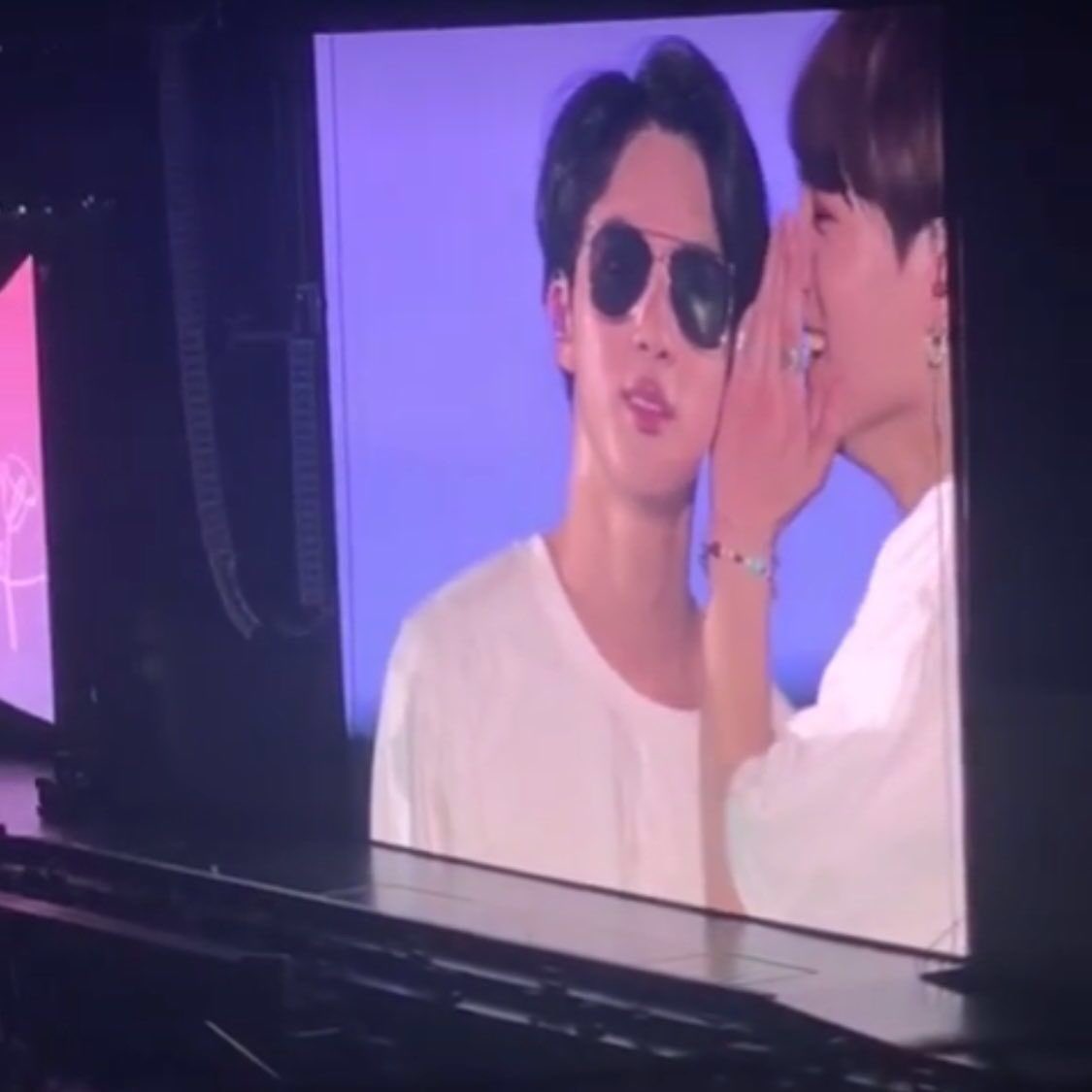 seokjin_onlyou's tweet photo. 근데 '석진 귓속말'로 서치하면 80%는 정국이랑 하는거ㅋㅋ https://t.co/GjRaaCTuwN