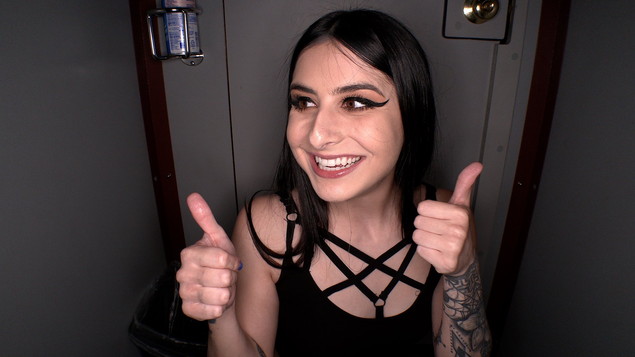 GloryholeSwallow (4K) בטוויטר.