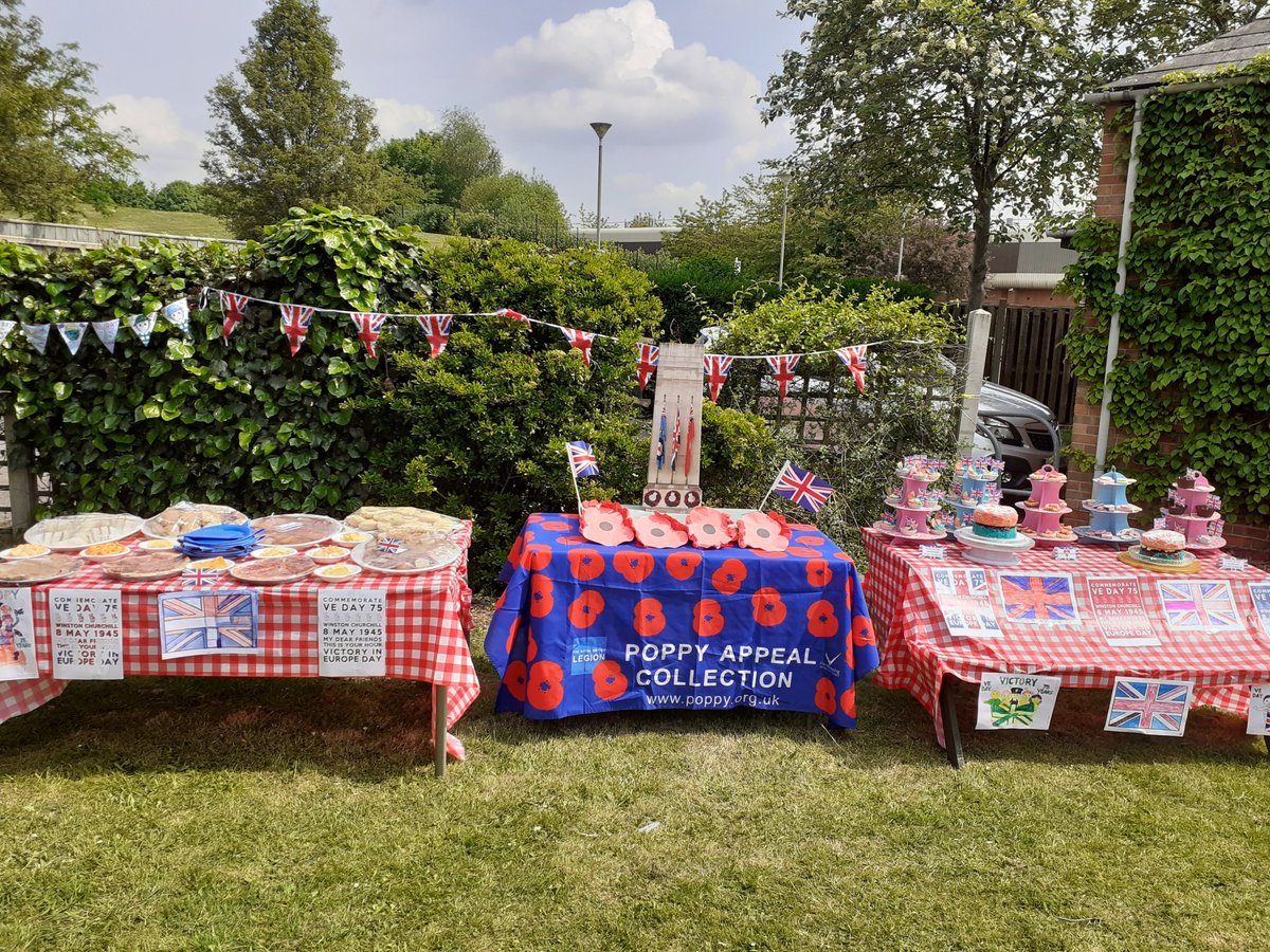 mencap_charity's tweet photo. Everyone at Mencap's Valley Road Supported Living Service in Nottingham had a fantastic time celebrating #VEDay2020 today! Complete with 1940s music, a buffet lunch and plenty of activities and bunting! 🌞🎉🏡 https://t.co/X1HI7hSAbE