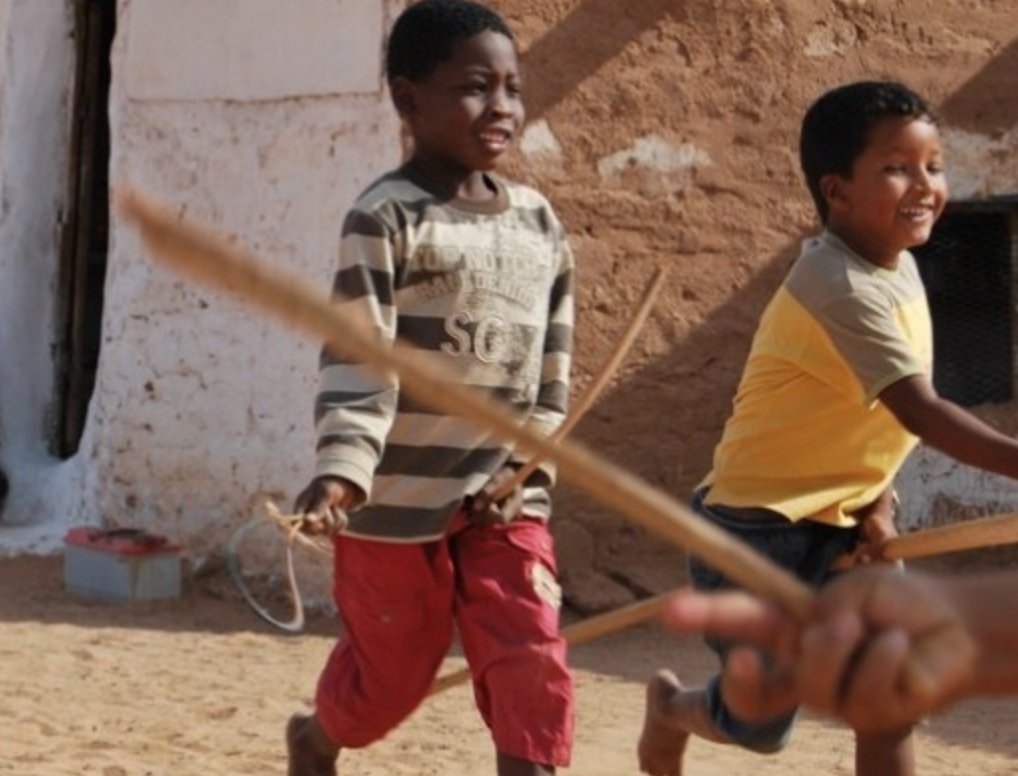 nomadshrc's tweet photo. #QuedateEnCasa
¿Qué harías si hubieras nacido en un campamento de refugiadxs? Dadah es un niño saharaui que no conoce nada más que la vida del desierto, pero un día descubrirá mundos muy diferentes al suyo a través del cine
#Hammada un doc de @abofarull12
https://t.co/qRi6KFnii4 https://t.co/4DSik6ATe4