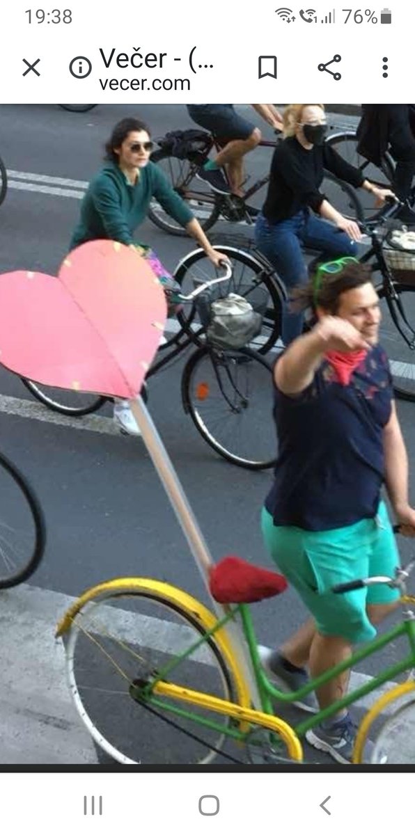 vinkovasle1's tweet photo. Slike pocestnih.
Podpisi:
1. Power to the bicikl.
2. Love story.
3. LGBT na vsak bicikl.
4. CK agitPOP https://t.co/Ji0NY6SCoG