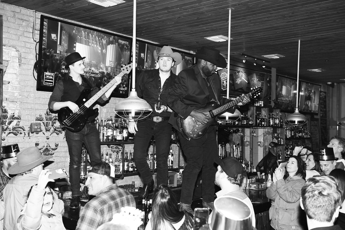 SanJacSaloon's tweet photo. Raise your hand 👋 or a glass 🍺 if you miss The Grundy County Auction Co. and their bar top performance! .
•
•
#fbf #TheGrundyCountyAuctionCo #90sCountryBand #ifyaknowyaknow #countrymusic #atxbands #dancedancedance #bartops #mondaynightshows #atx #Texaspride https://t.co/6RIpol5Vqb