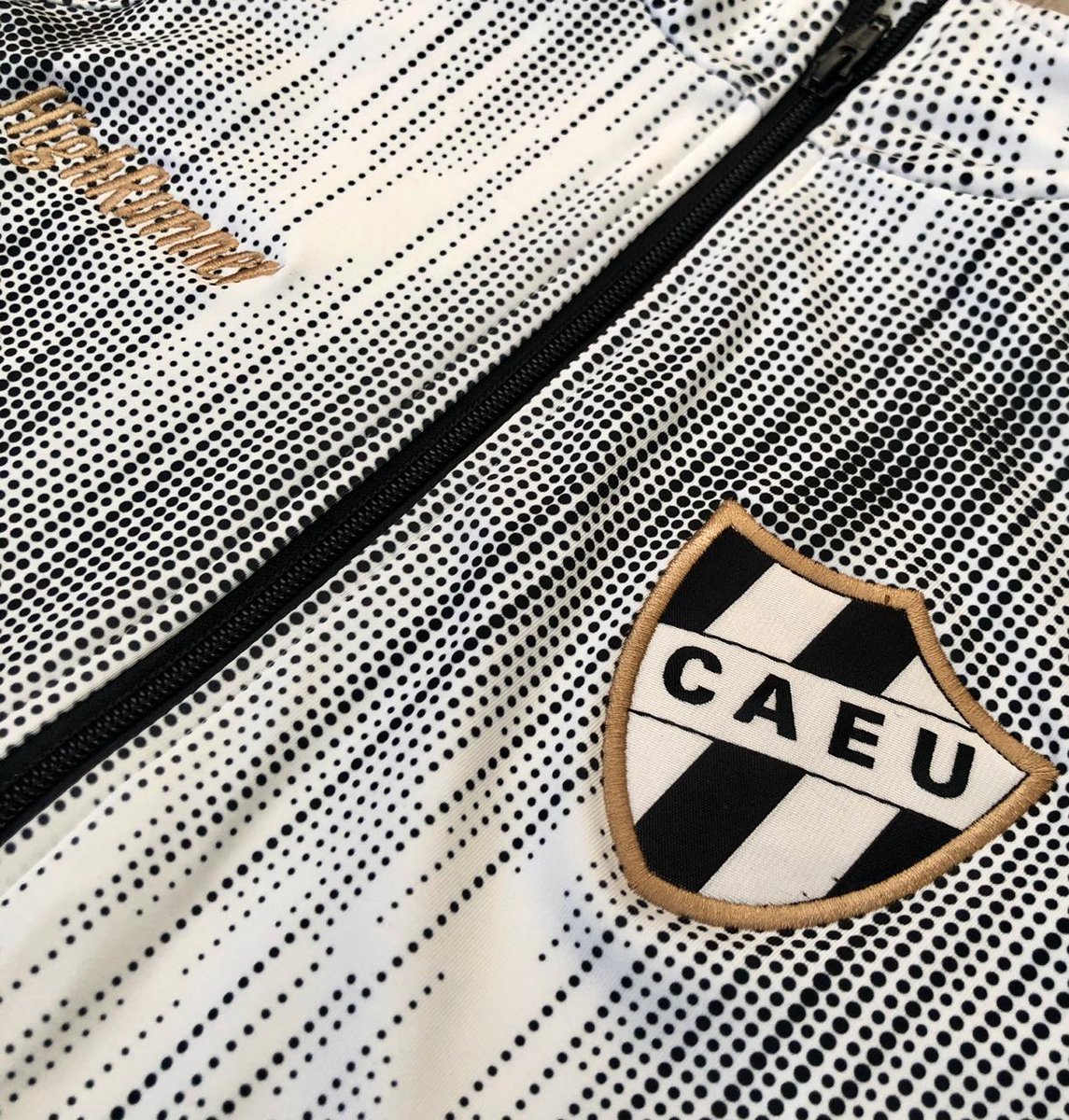 CAEUoficial's tweet photo. ¡Próximamente en #MundoAlbinegro! 💥😍
Desde la fábrica de High Runner nos envían estas fotos como adelanto de los modelos edición limitada #CentenarioAlbinegro. Esto no es todo, hay mucho más 😱
Contanos que te parece 🗯️ https://t.co/Oiz5s4lMb8