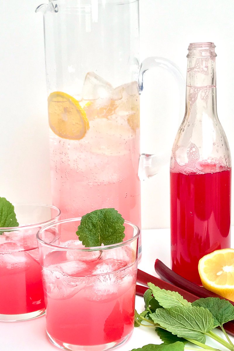 mhchoices's tweet photo. Making #Rhubarb Soda with this delicious homemade Rhubarb Lemon Balm Concentrate for a #lowsugar pretty pink drink. #sodastream https://t.co/vyZcRo6EFJ https://t.co/aF9uujAhM1