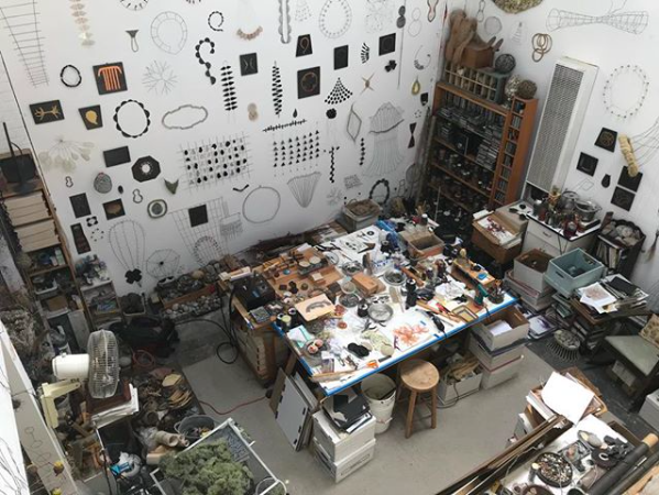 So inspiring to see what amazing Bay Area artists are doing from afar and in their studios like @mariandrews home studio!

#mariandrews #bayareaartist #shelterinplace #sculpture #ccaa #artiststudio